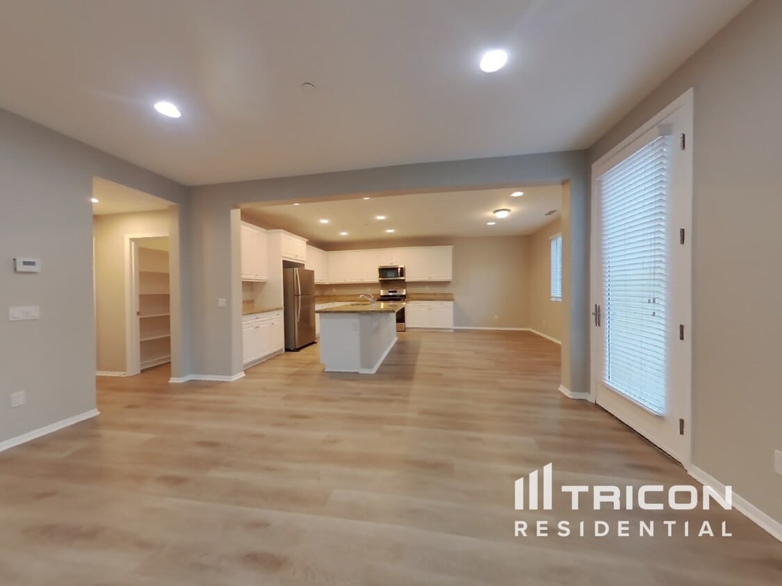 3D Tour - 25449 Hibiscus Dr House