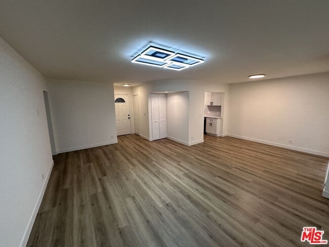 Building Photo - 314 S Clark Dr