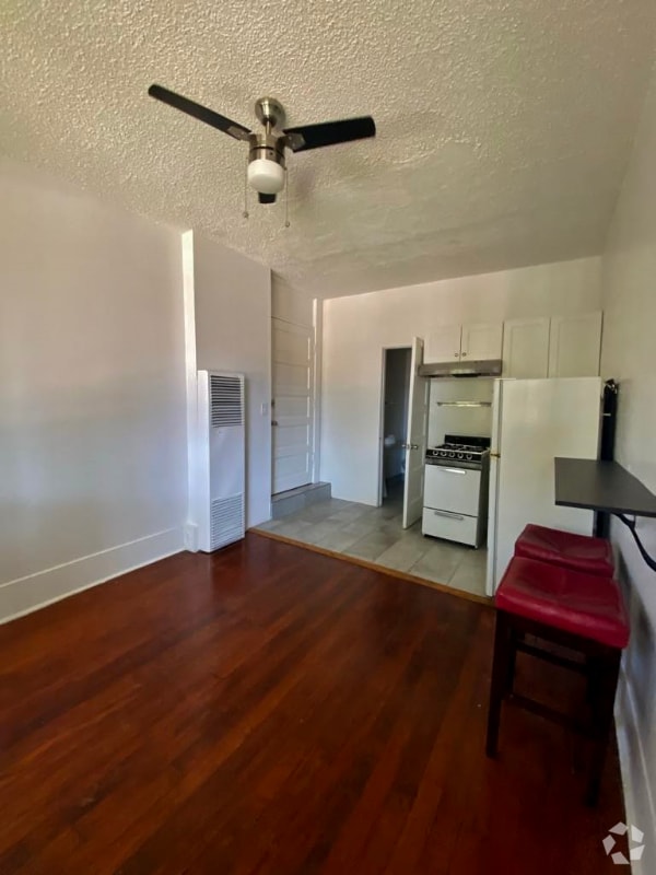 Building Photo - 1114 Poinsettia Dr Rental