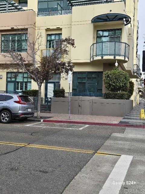 Photo - 110 W Island Ave