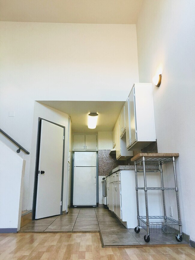 Photo - 1540 S Fairfax Ave Unit 7