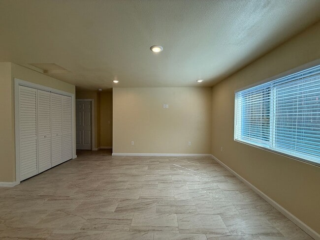 Photo - M12150 Unit ADU103