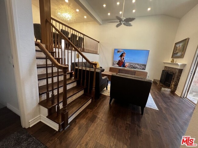 Building Photo - 7825 Seaglen Dr Unit 34