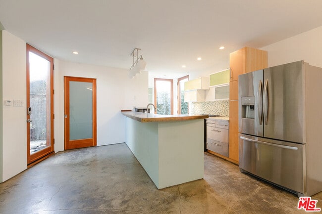 Photo - 834 Indiana Ave