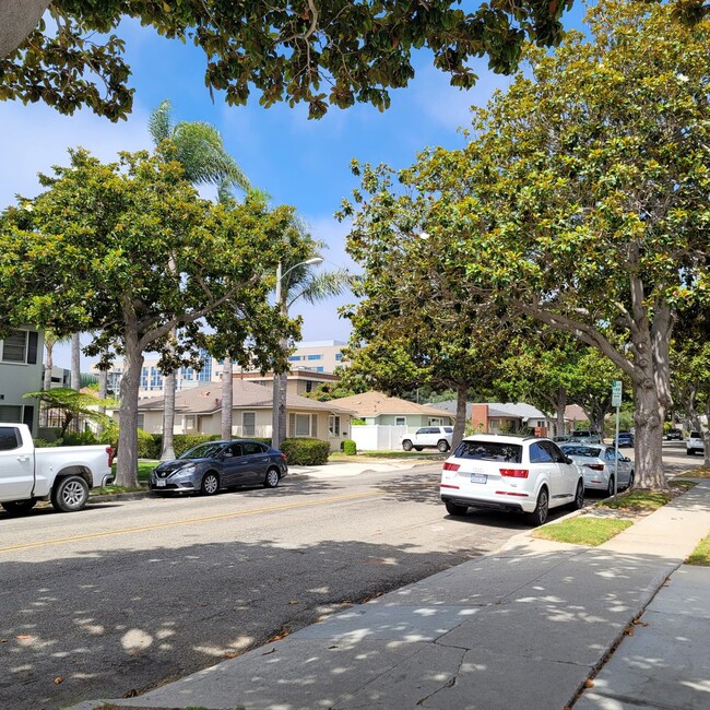 Photo - Nice ground floor 2 bdrm midtown Ventura Apt. $2400