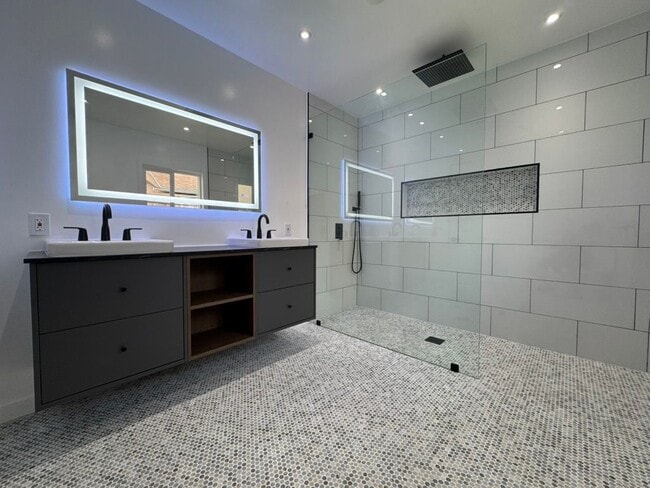 Photo - 2212 Linda Flora Dr