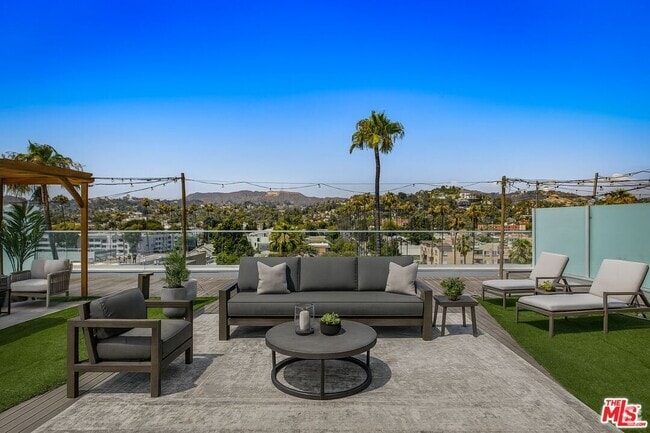 Building Photo - 5750 Hollywood Blvd Unit 735 Rental