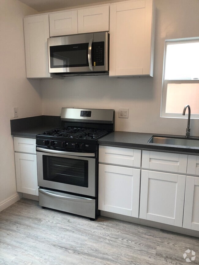 Building Photo - 2139 Pacific Ave Unit C Rental