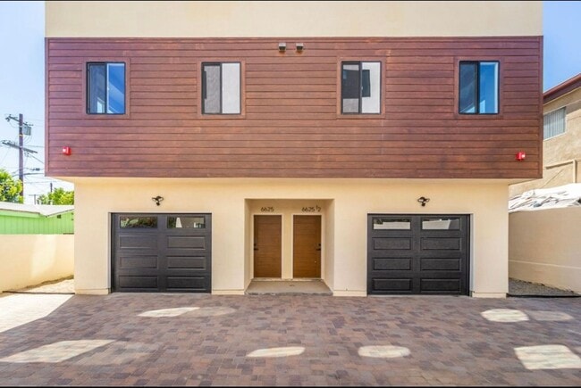 Building Photo - 4BR 3Ba Modern Townhome in Prime NOHO