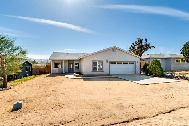Building Photo - 3 Bedroom home in the beloved Joshua Tree area