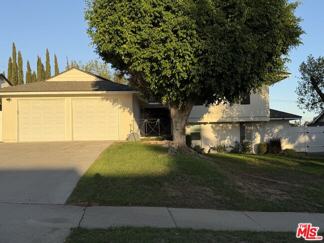Photo - 9558 Swinton Ave