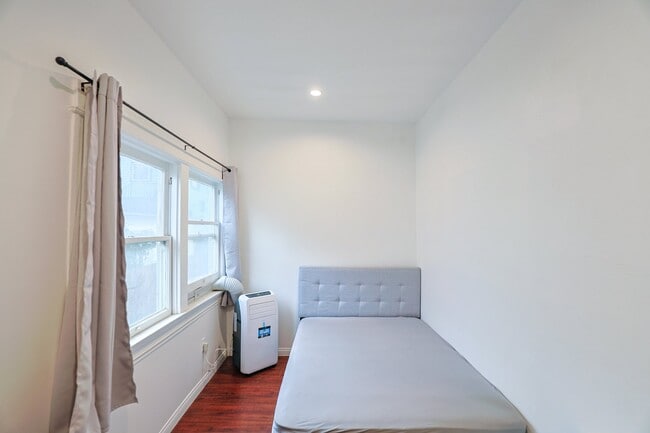 Photo - 2626 S Budlong Ave Unit 2626 S Budlong Ave