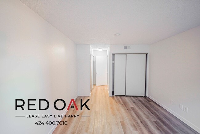 Photo - 11817 Victory Blvd Unit 104
