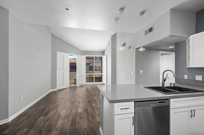 Photo - 1501 Front St Unit 633