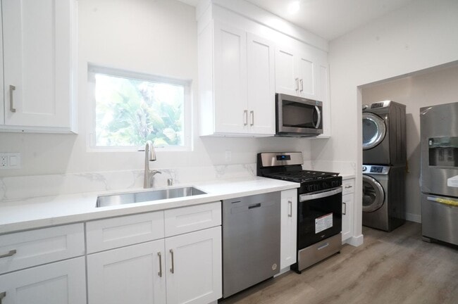 Photo - 6053 Selma Ave