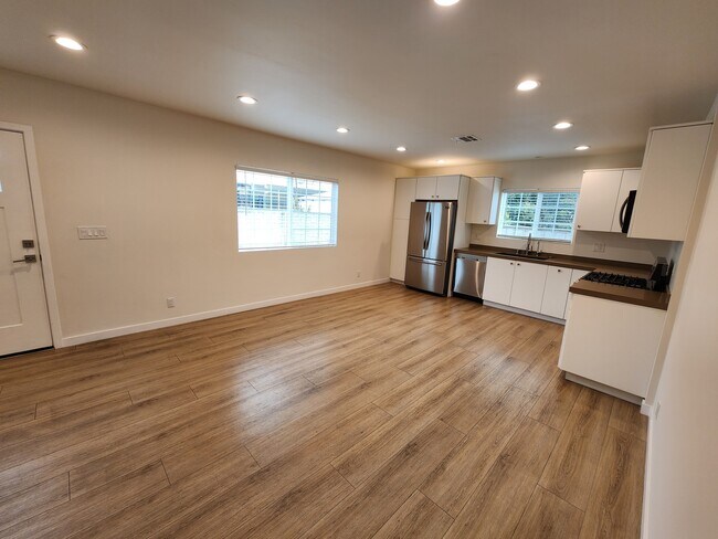 Photo - 14203 Burton St