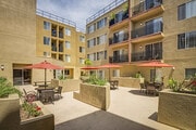 Photo - Huntington Plaza Senior Apartments | Affor...