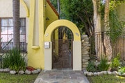 Entrance - 632 N Sycamore Ave
