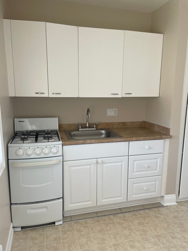 Building Photo - 12558-12606 Oxnard St Rental