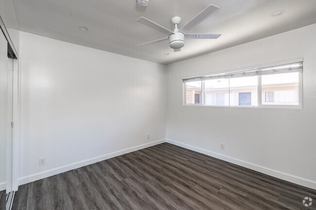 2BR, 2BA - 1,000SF - Primary Bedroom - 4021 Stevely Ave