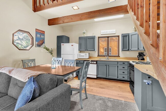 Photo - 689 Butte Ave