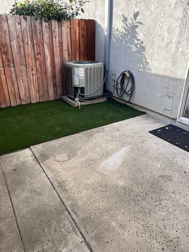 Small patio - 975 S Idaho St
