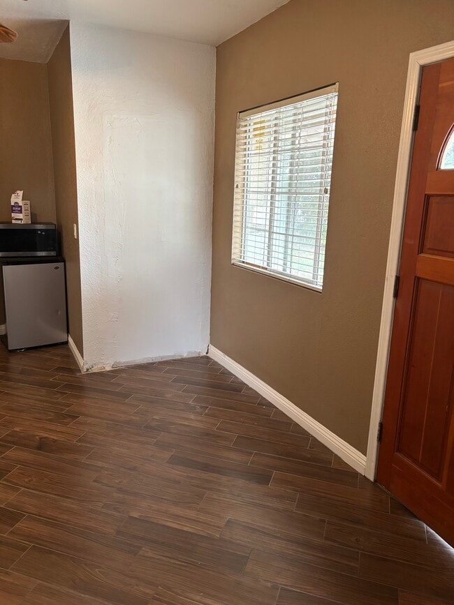 Photo - 810 Earlham St Unit Adu