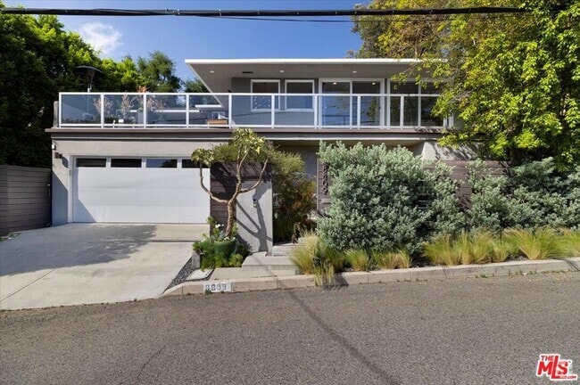 Building Photo - 8809 Appian Way Rental