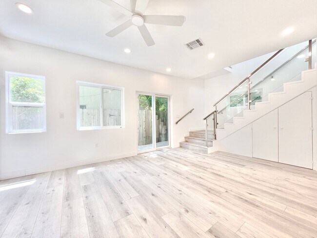 Photo - 2041 Linnington Ave Unit 2041