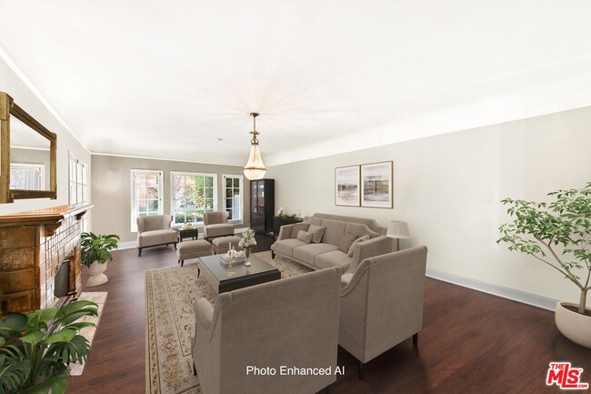 Photo - 401 N McCadden Pl