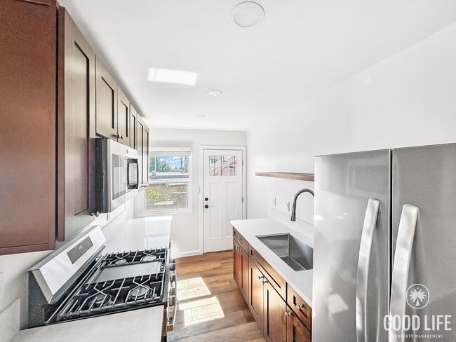Photo - Stunning Full Renovated 1BD/1BA w/ New App... Unit 1843 Edgemont St