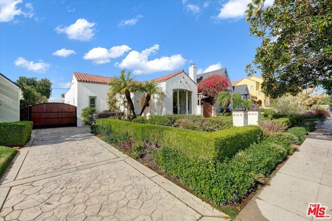 Photo - 135 N Gower St