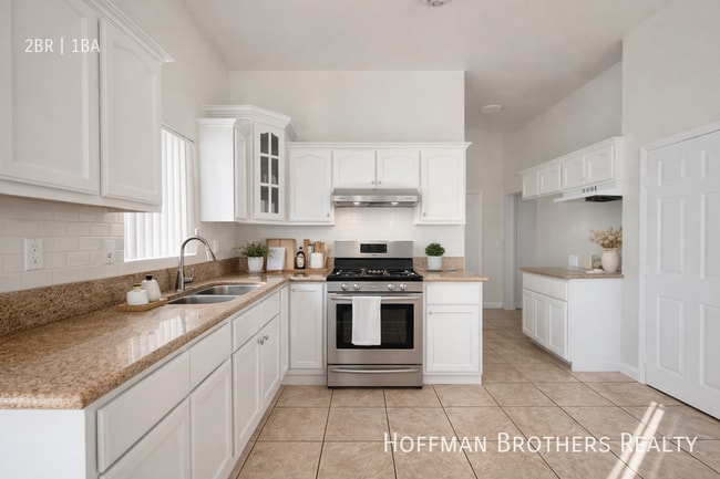 Photo - 851 W 93rd St Unit B