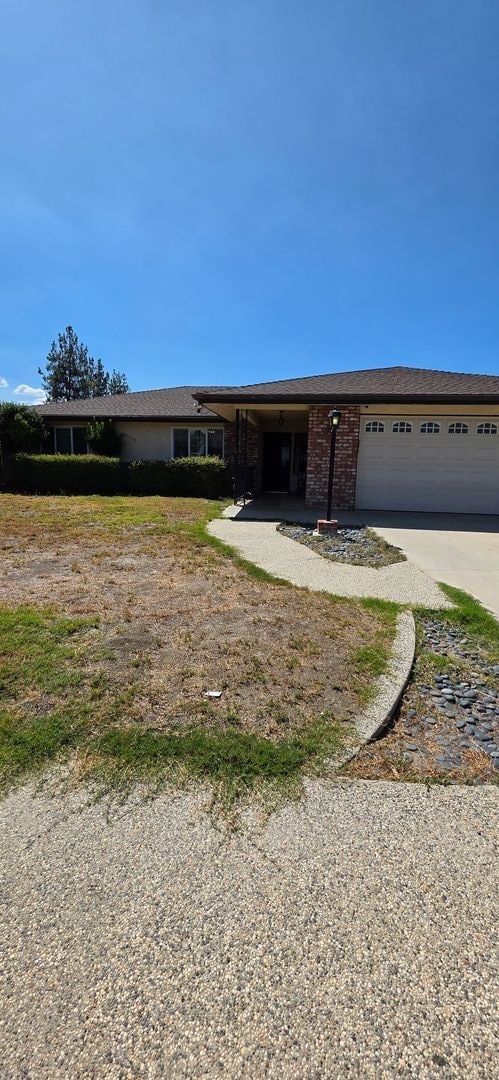 Building Photo - Single Family Pool Home in Hemet
