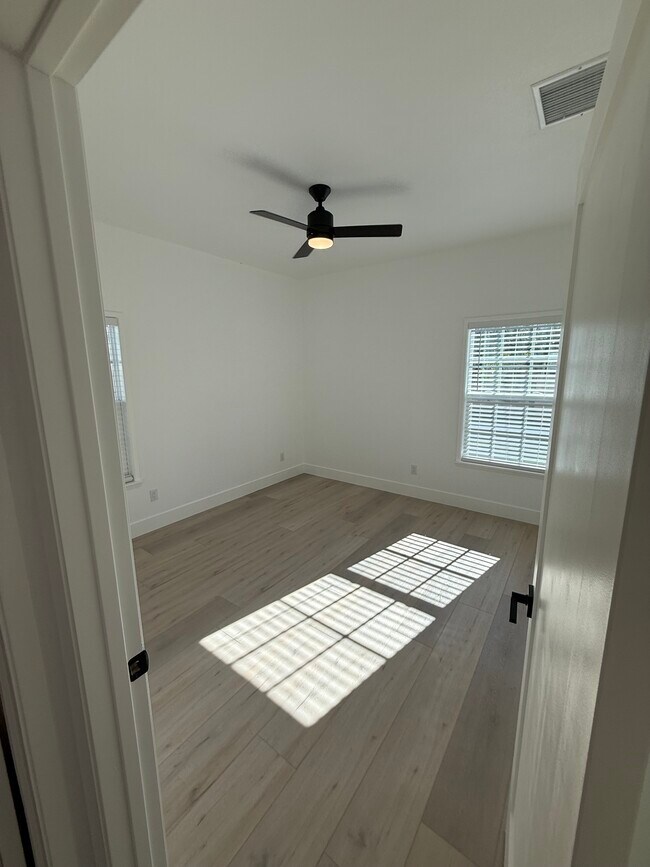 Photo - 11483 Delano St