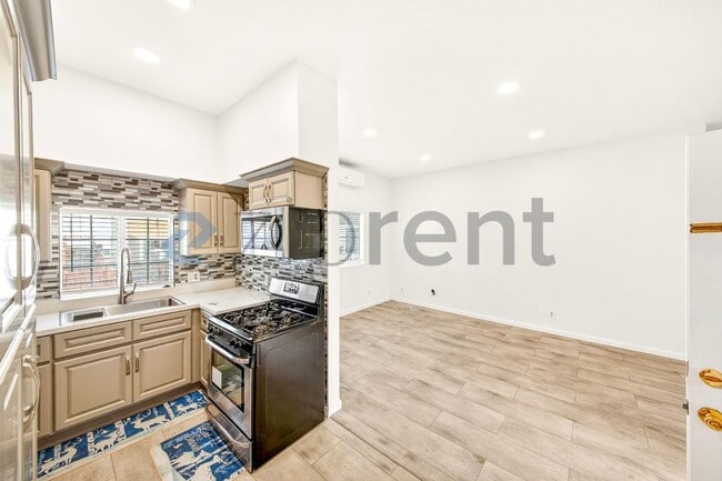 Photo - 1122 S Kingsley Dr