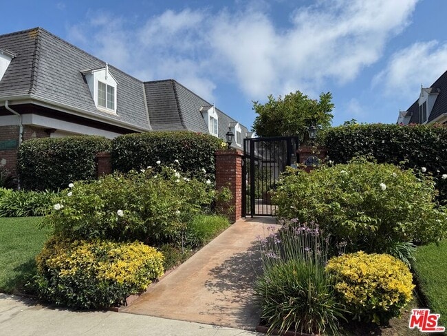 Building Photo - 8130 Redlands St Unit 15