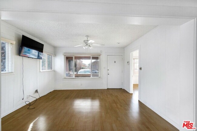 Photo - 333 W 70th St