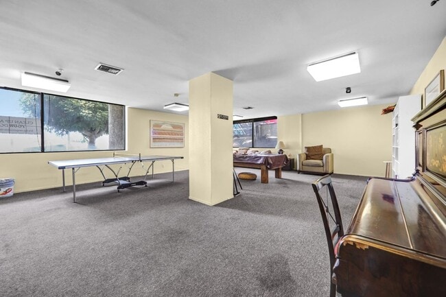 Photo - Spacious End-Unit Hollywood Condo with 2 Parking Spaces Unit 212