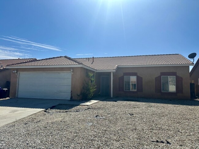 Building Photo - Adelanto 4 Bedroom