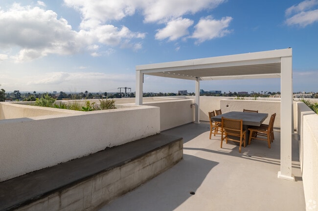 Photo - The Overland 16