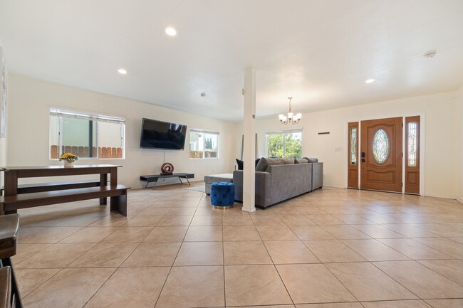 Photo - 8400 Grape St