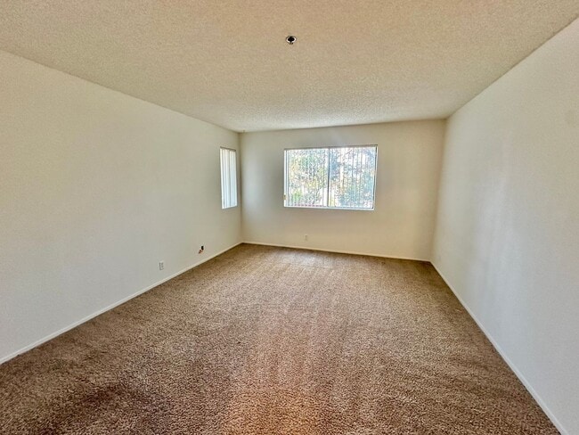 Photo - Spacious Two Bedroom Two Bath Condo near SDSU!!