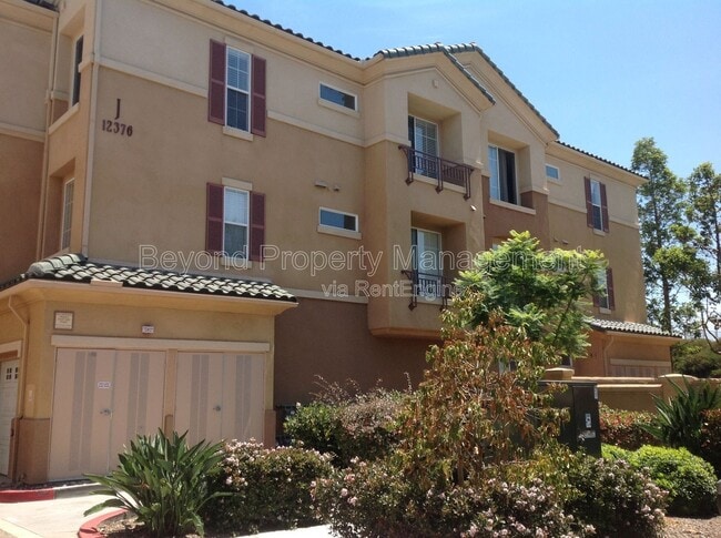 Building Photo - 12376 Carmel Country Rd Unit 202