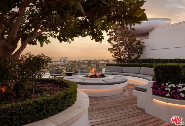 Photo - 8500 Burton Way Unit 718