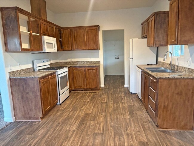 Photo - 220 S Elk St