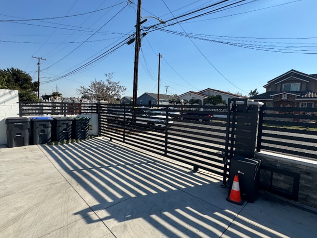 Photo - 1920 1/2 W 4th St Unit Main House