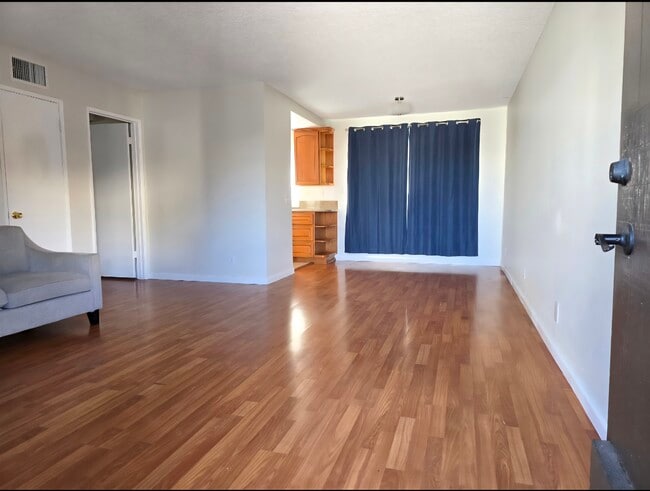 Living room/dining room - 317 N Nicholson Ave Unit H