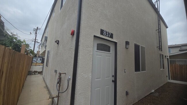Photo - 835 E 33rd St Unit 33(837BW)