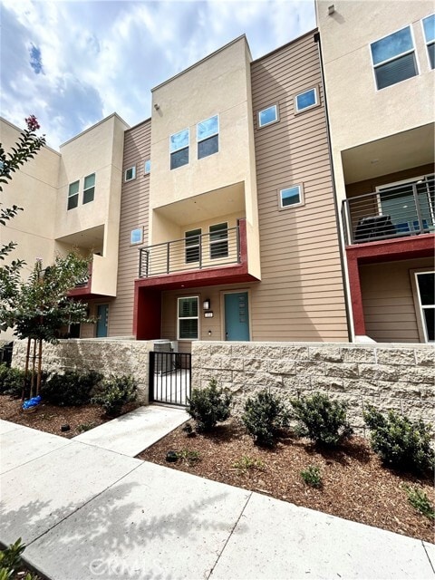 Building Photo - 1669 W Lincoln Ave Rental